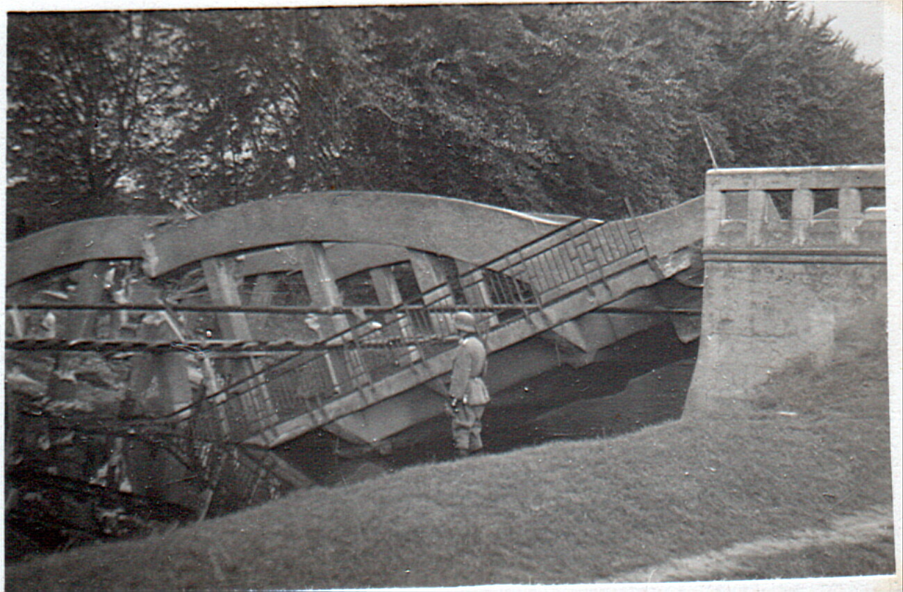 Wysadzony most na Obrze przez wycofujące się we wrześniu 1939 r. oddziały polskie