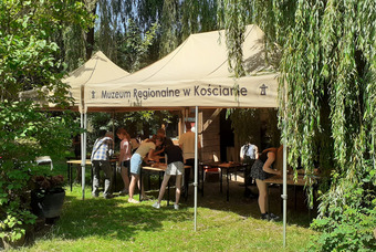 Pierwszy dzień letnich warsztatów rzeźbiarskich