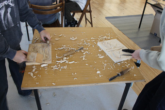 Pierwszy dzień zimowych warsztatów rzeźbiarskich