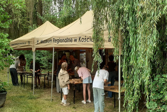 Pierwszy dzień letnich warsztatów rzeźbiarskich