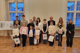Wręczenie nagród laureatom konkursu plastycznego